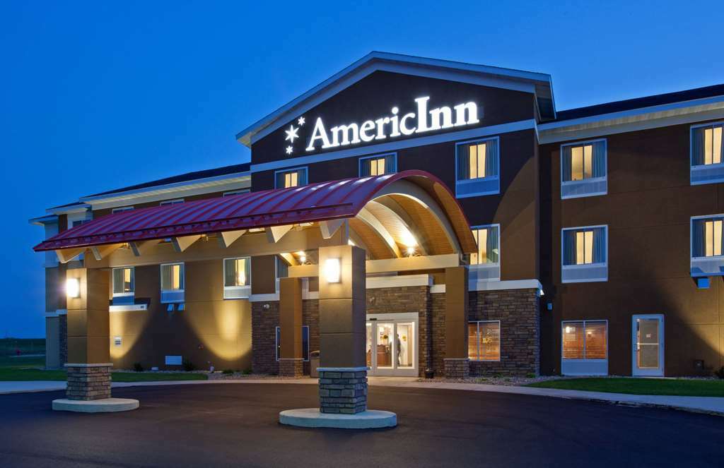 Americinn By Wyndham Hartford Wi Exterior photo